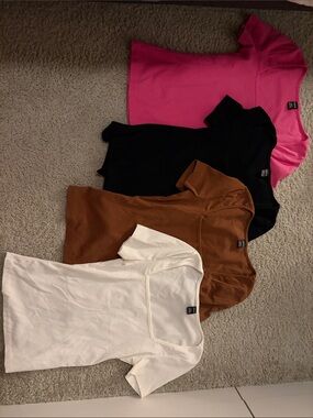 SHEIN Scoop Neck Short Sleeve Tops in Pink & Black